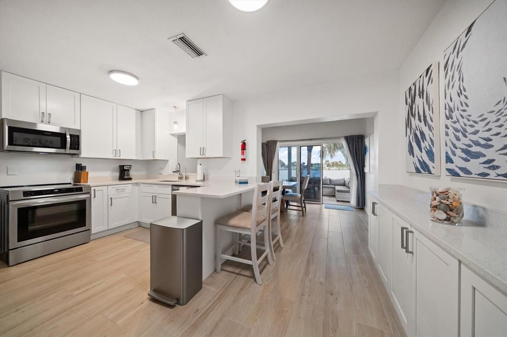 For Sale: $950,000 (2 beds, 2 baths, 1351 Square Feet)