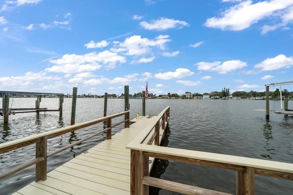 For Sale: $950,000 (2 beds, 2 baths, 1351 Square Feet)