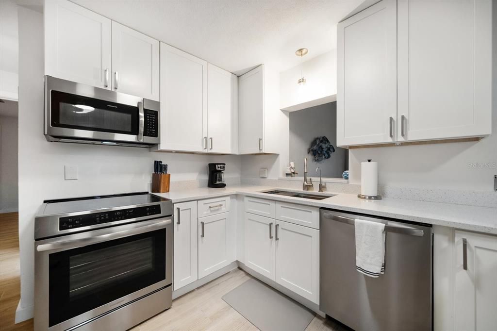 For Sale: $950,000 (2 beds, 2 baths, 1351 Square Feet)