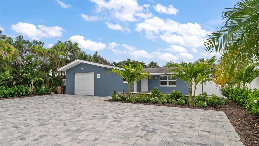 For Sale: $950,000 (2 beds, 2 baths, 1351 Square Feet)