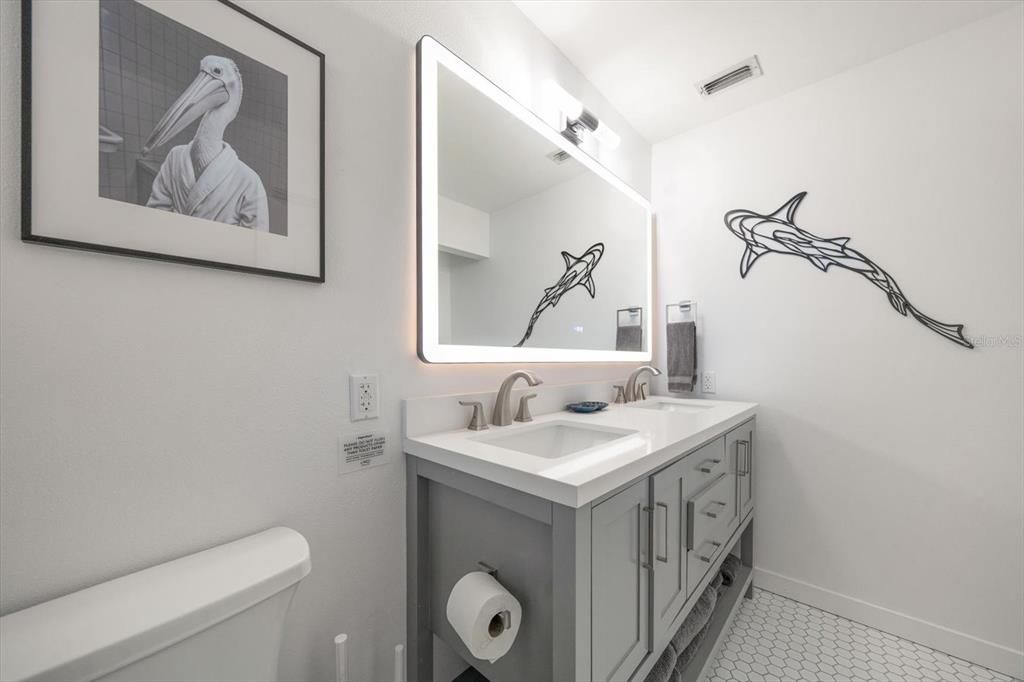 For Sale: $950,000 (2 beds, 2 baths, 1351 Square Feet)