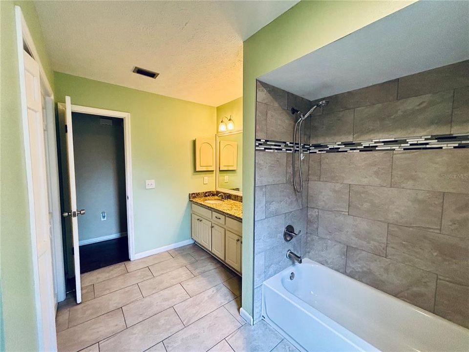 合同活跃: $579,000 (4 贝兹, 3 浴室, 2752 平方英尺)