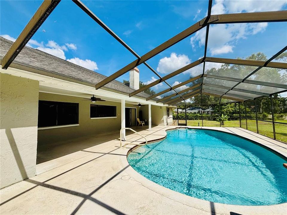 合同活跃: $579,000 (4 贝兹, 3 浴室, 2752 平方英尺)