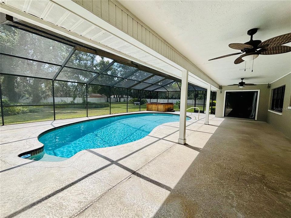 合同活跃: $579,000 (4 贝兹, 3 浴室, 2752 平方英尺)