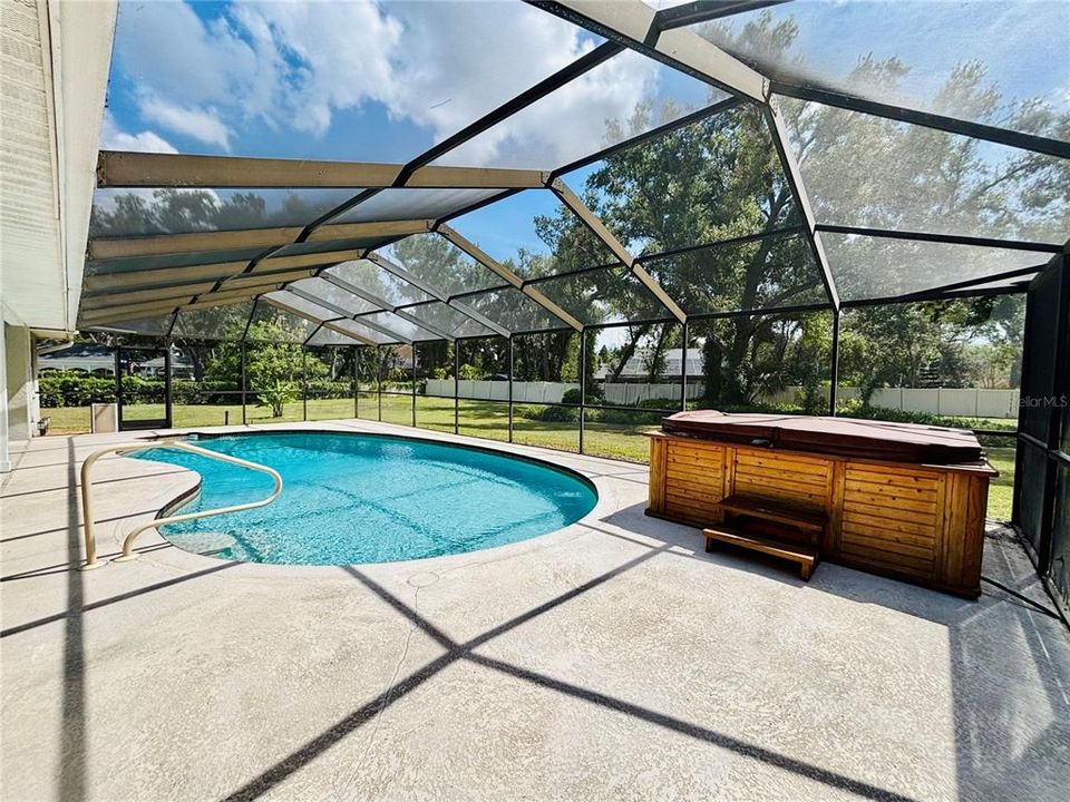 合同活跃: $579,000 (4 贝兹, 3 浴室, 2752 平方英尺)