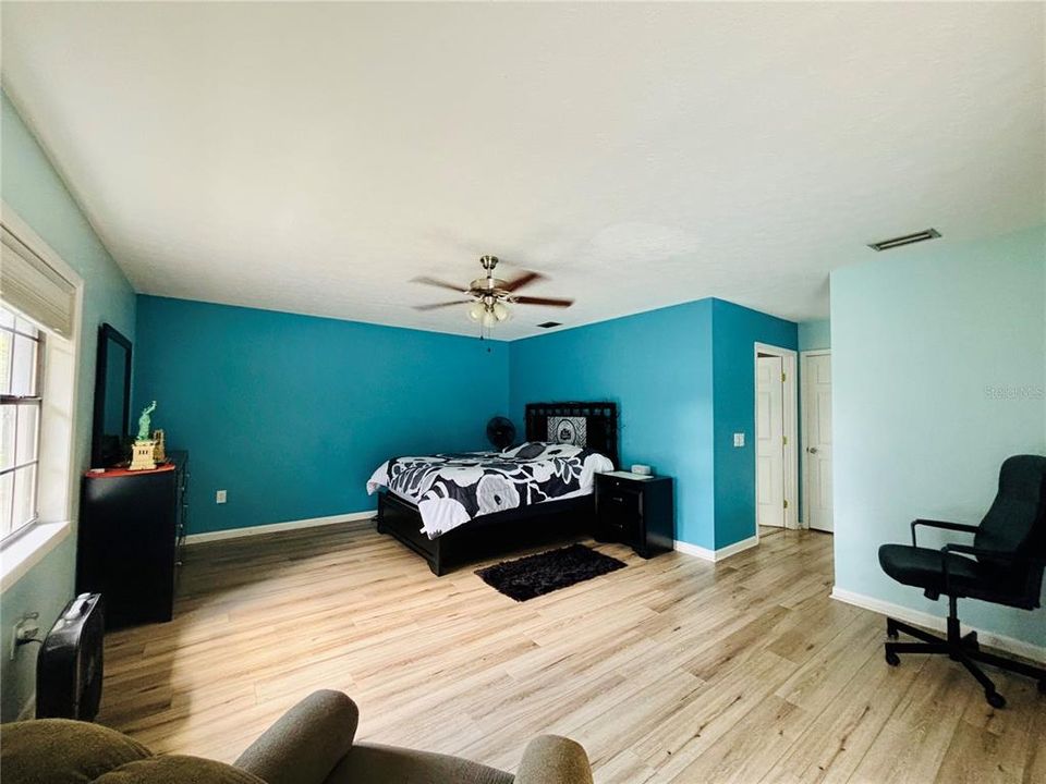 合同活跃: $579,000 (4 贝兹, 3 浴室, 2752 平方英尺)