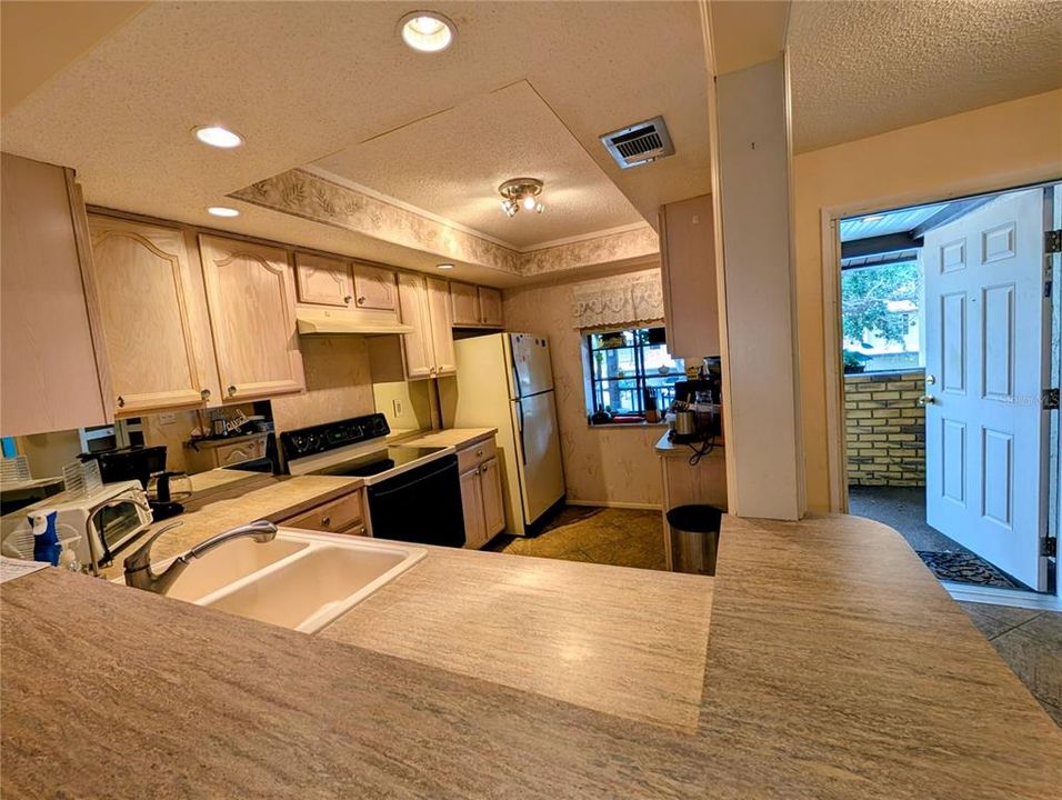 Active With Contract: $159,000 (2 beds, 2 baths, 1064 Square Feet)