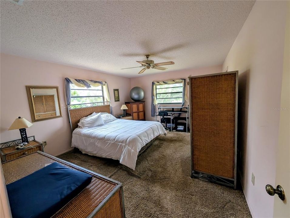 Active With Contract: $159,000 (2 beds, 2 baths, 1064 Square Feet)