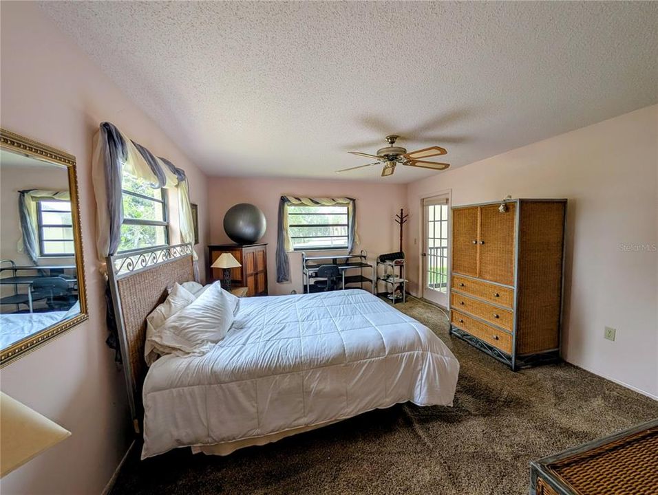 Active With Contract: $159,000 (2 beds, 2 baths, 1064 Square Feet)