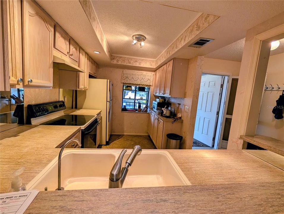 Active With Contract: $159,000 (2 beds, 2 baths, 1064 Square Feet)