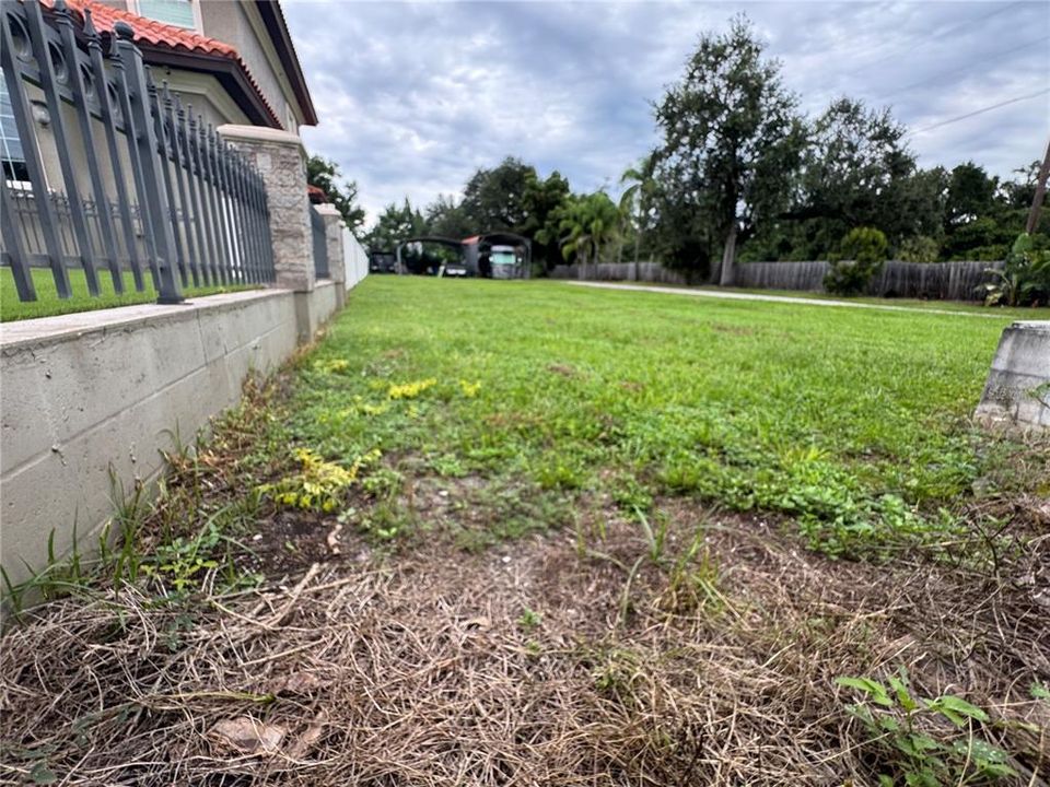 待售: $350,000 (0.32 acres)