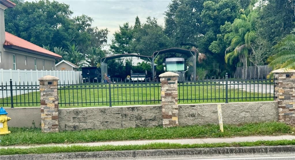 待售: $350,000 (0.32 acres)