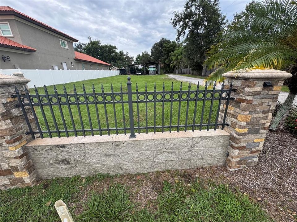 待售: $350,000 (0.32 acres)