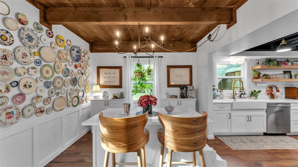 Active With Contract: $465,000 (3 beds, 2 baths, 2368 Square Feet)