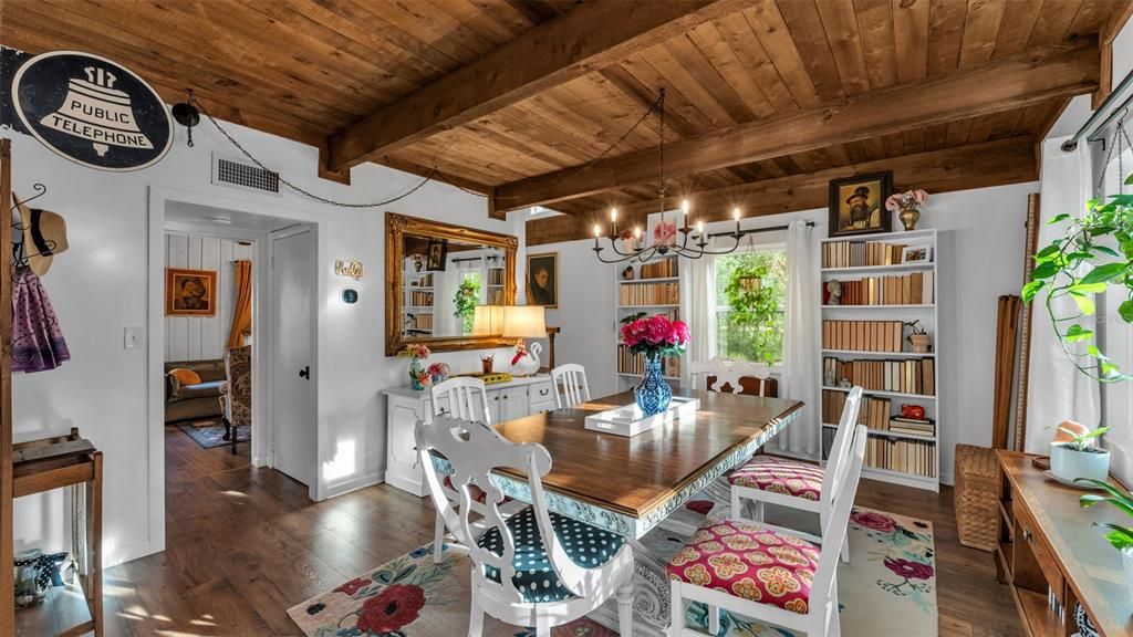 Active With Contract: $465,000 (3 beds, 2 baths, 2368 Square Feet)