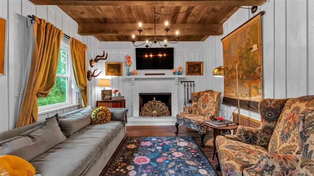 Active With Contract: $465,000 (3 beds, 2 baths, 2368 Square Feet)