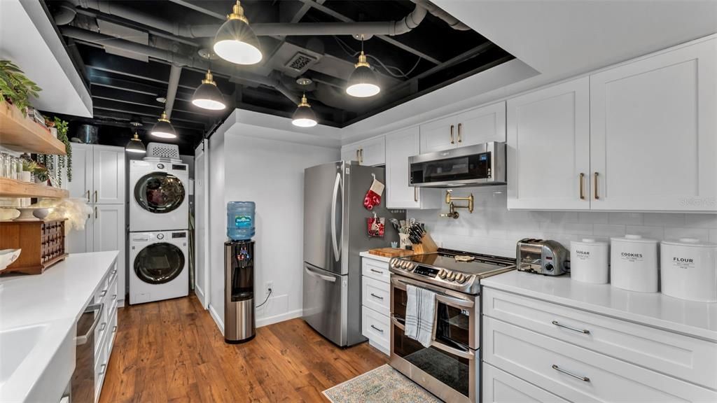 Active With Contract: $465,000 (3 beds, 2 baths, 2368 Square Feet)