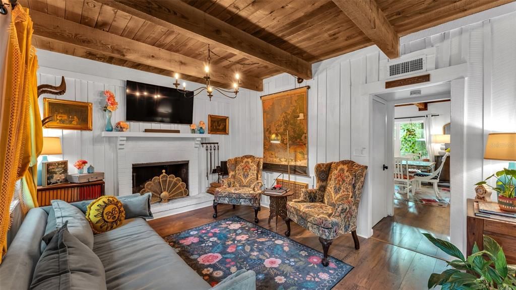 Active With Contract: $465,000 (3 beds, 2 baths, 2368 Square Feet)