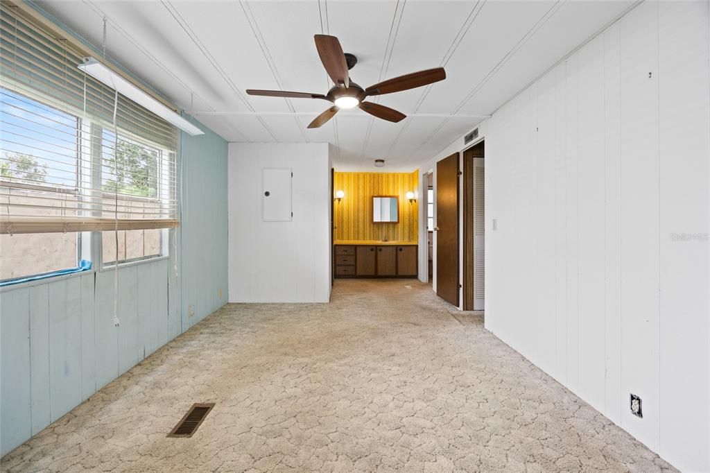 Active With Contract: $95,000 (3 beds, 2 baths, 1152 Square Feet)