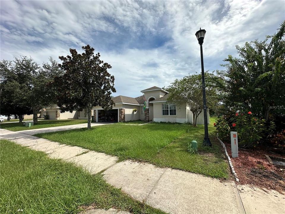 En Venta: $450,000 (4 camas, 3 baños, 2063 Pies cuadrados)