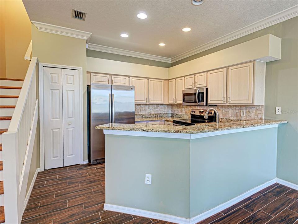 待售: $340,000 (2 贝兹, 2 浴室, 1165 平方英尺)