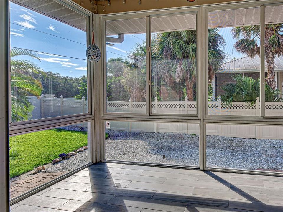 待售: $340,000 (2 贝兹, 2 浴室, 1165 平方英尺)