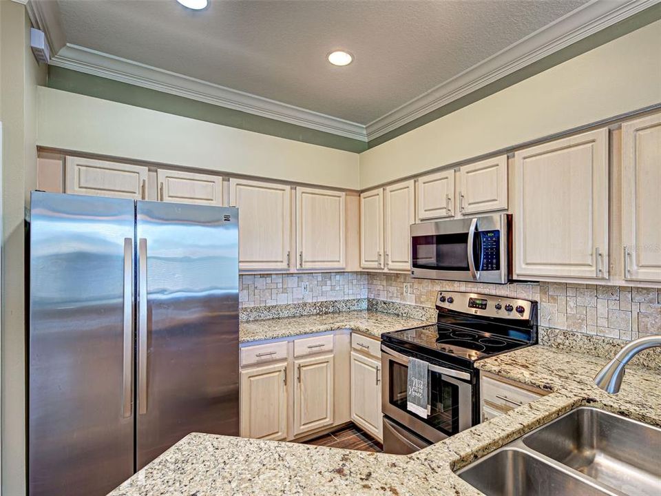 待售: $340,000 (2 贝兹, 2 浴室, 1165 平方英尺)