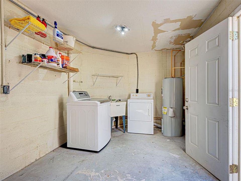 待售: $340,000 (2 贝兹, 2 浴室, 1165 平方英尺)