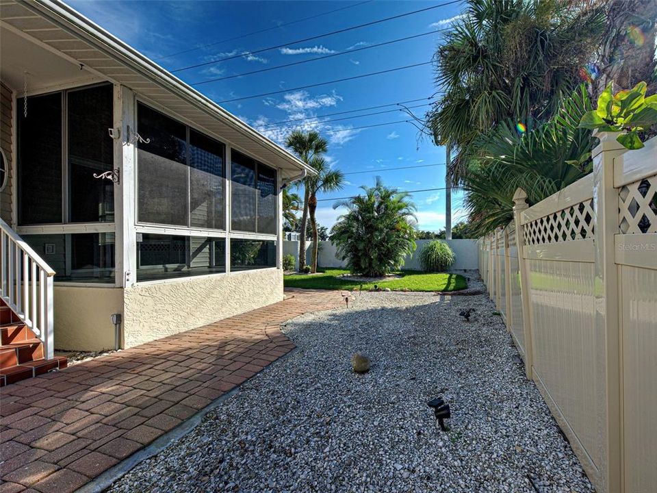 待售: $340,000 (2 贝兹, 2 浴室, 1165 平方英尺)