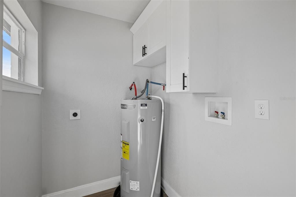 待售: $249,999 (3 贝兹, 1 浴室, 888 平方英尺)