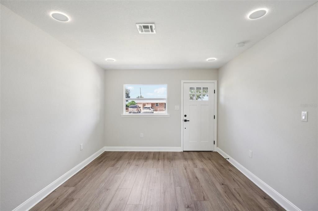 待售: $249,999 (3 贝兹, 1 浴室, 888 平方英尺)