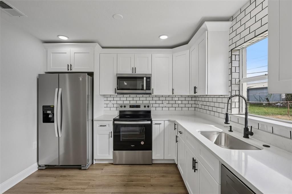 待售: $249,999 (3 贝兹, 1 浴室, 888 平方英尺)