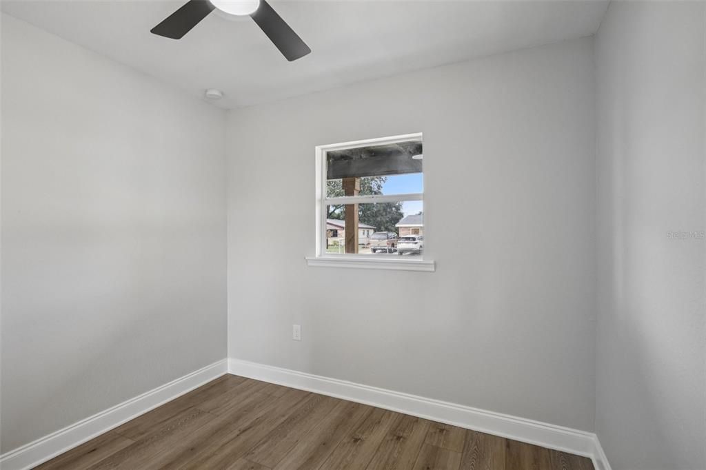 待售: $249,999 (3 贝兹, 1 浴室, 888 平方英尺)