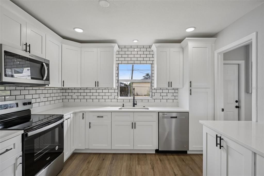 待售: $249,999 (3 贝兹, 1 浴室, 888 平方英尺)