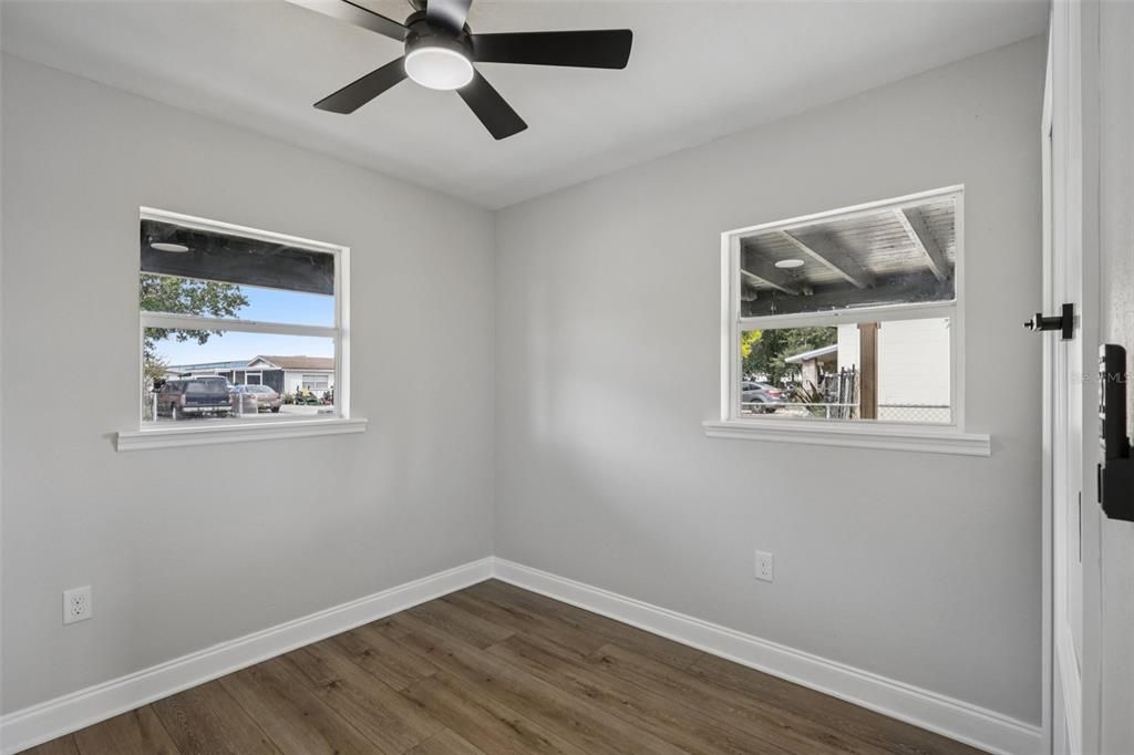 待售: $249,999 (3 贝兹, 1 浴室, 888 平方英尺)