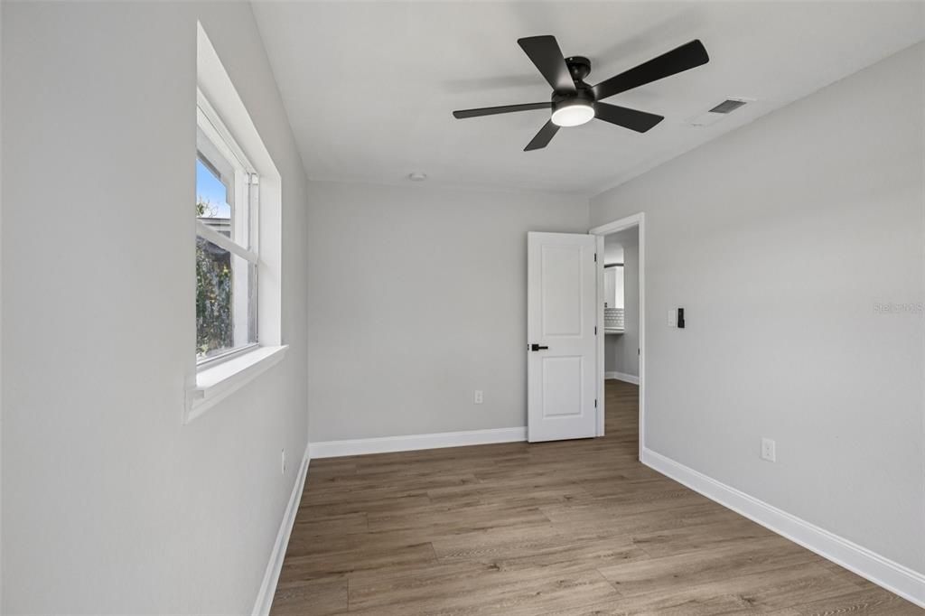 待售: $249,999 (3 贝兹, 1 浴室, 888 平方英尺)