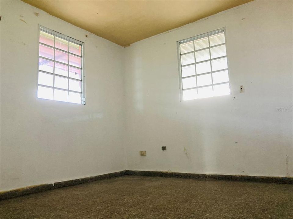 На продажу: $130,500 (3 спален, 1 ванн, 3766 Квадратных фут)