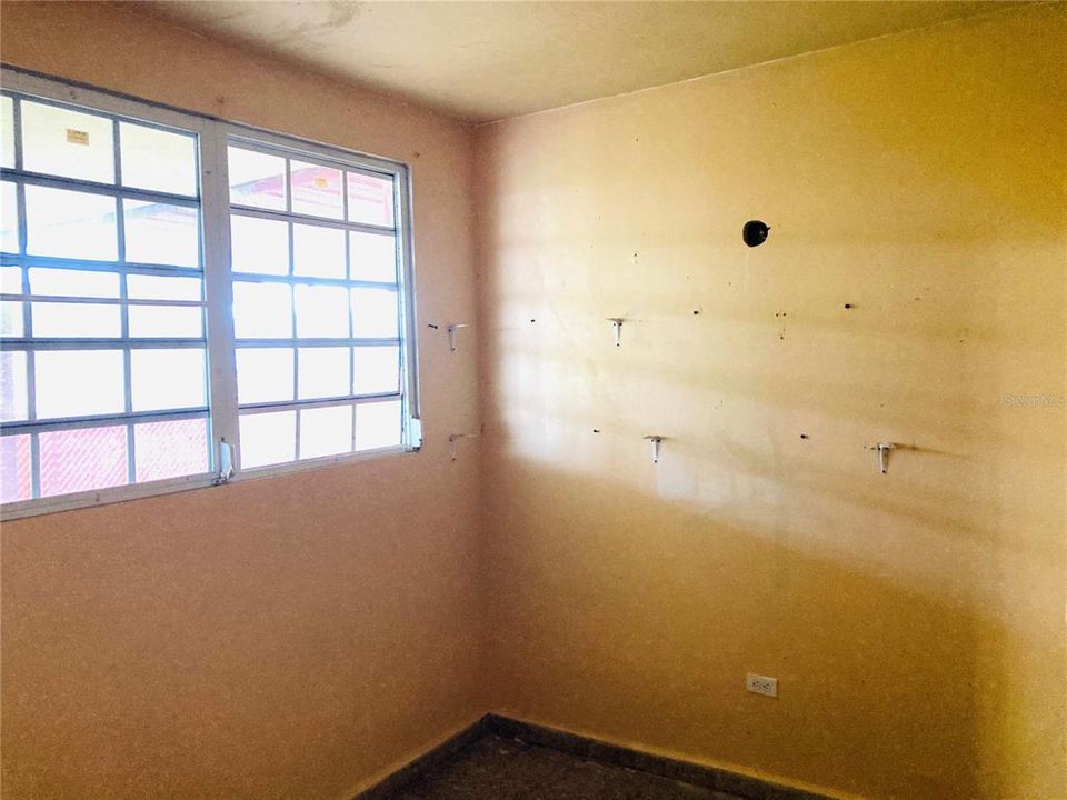 На продажу: $130,500 (3 спален, 1 ванн, 3766 Квадратных фут)