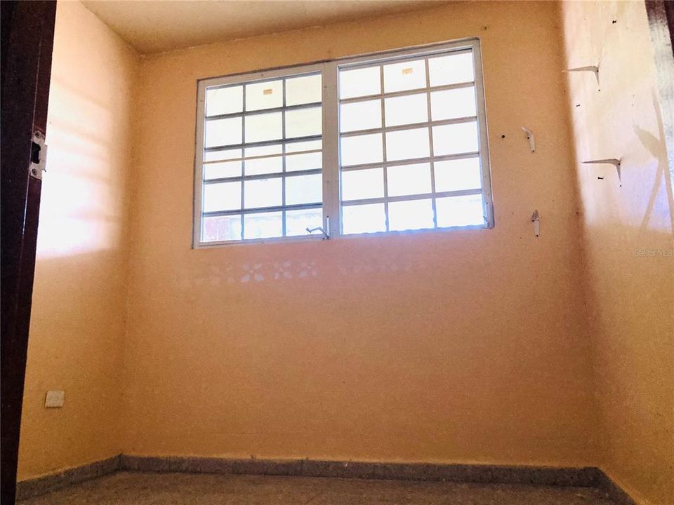 На продажу: $130,500 (3 спален, 1 ванн, 3766 Квадратных фут)