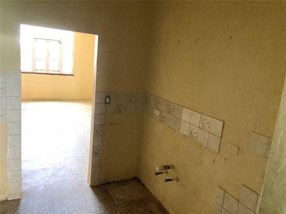 На продажу: $130,500 (3 спален, 1 ванн, 3766 Квадратных фут)