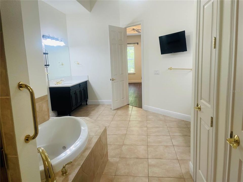 For Rent: $6,500 (4 beds, 4 baths, 3196 Square Feet)