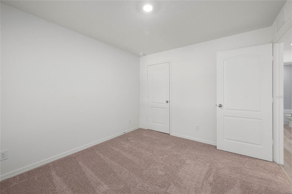 合同活跃: $312,900 (3 贝兹, 2 浴室, 1403 平方英尺)