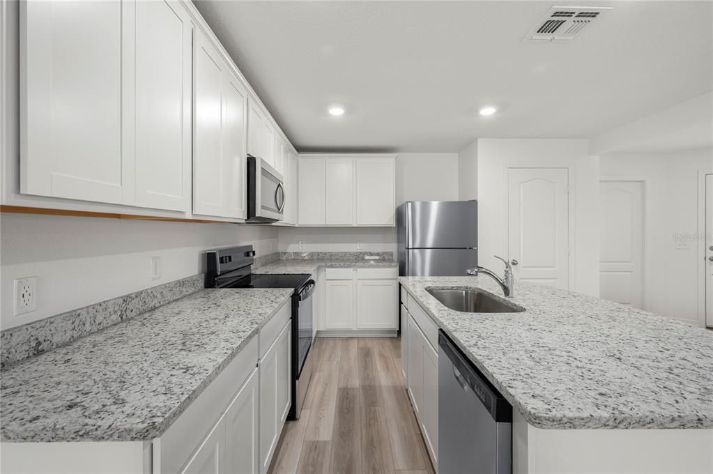 合同活跃: $312,900 (3 贝兹, 2 浴室, 1403 平方英尺)