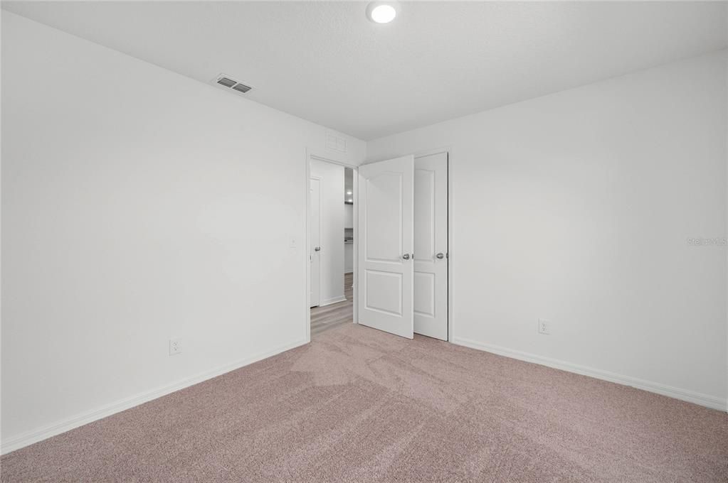 合同活跃: $312,900 (3 贝兹, 2 浴室, 1403 平方英尺)