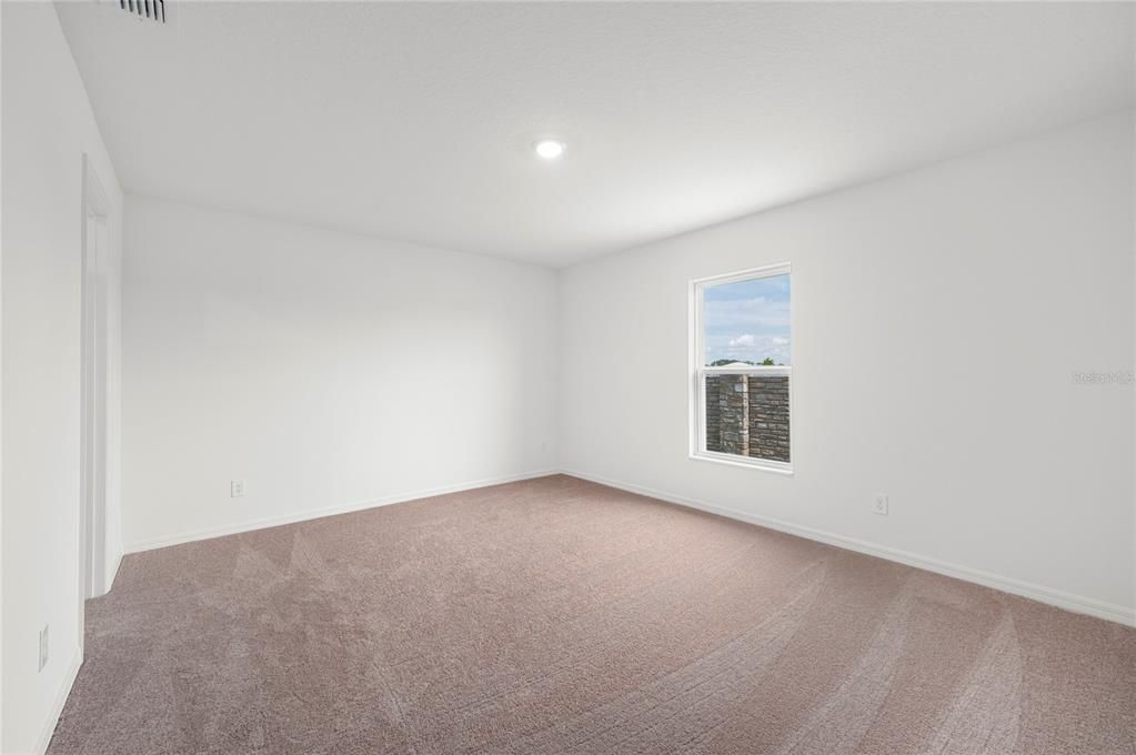 合同活跃: $312,900 (3 贝兹, 2 浴室, 1403 平方英尺)