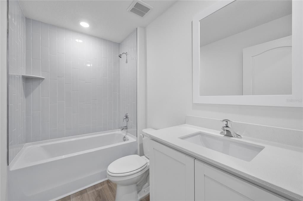 合同活跃: $312,900 (3 贝兹, 2 浴室, 1403 平方英尺)