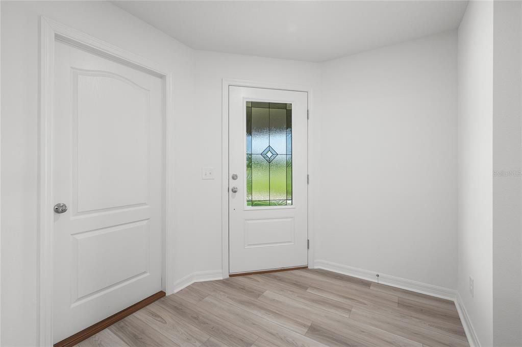 合同活跃: $312,900 (3 贝兹, 2 浴室, 1403 平方英尺)