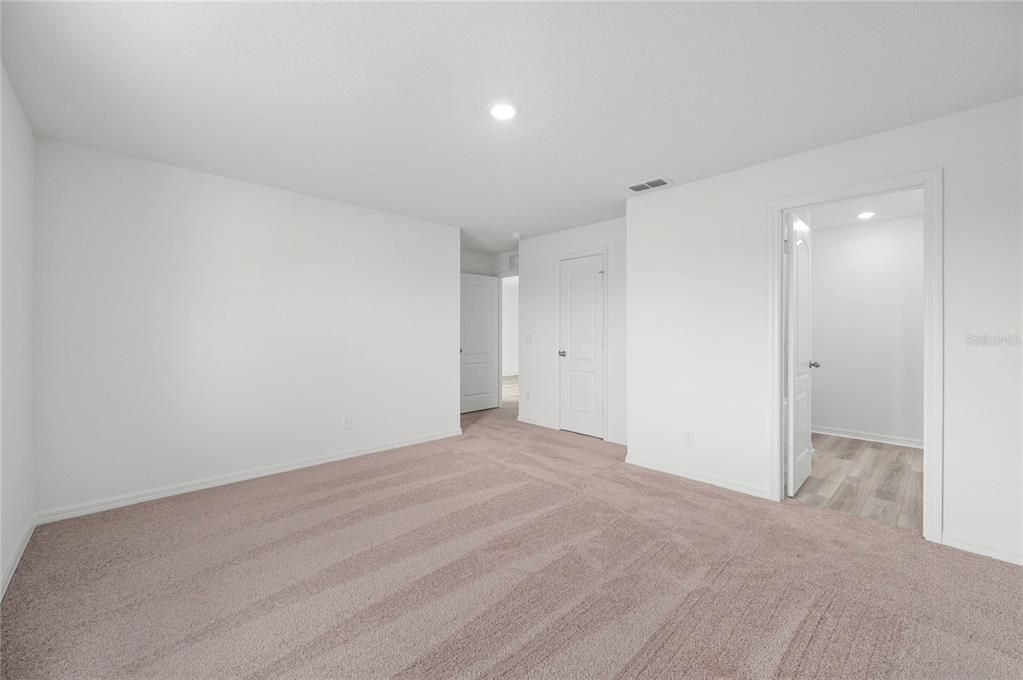 合同活跃: $312,900 (3 贝兹, 2 浴室, 1403 平方英尺)