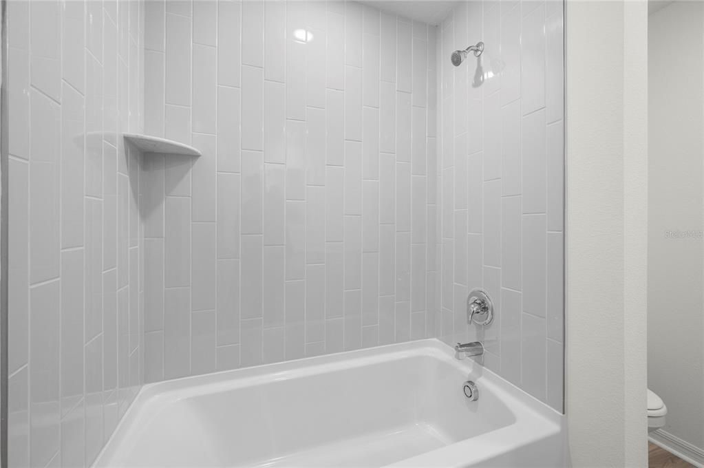 合同活跃: $312,900 (3 贝兹, 2 浴室, 1403 平方英尺)