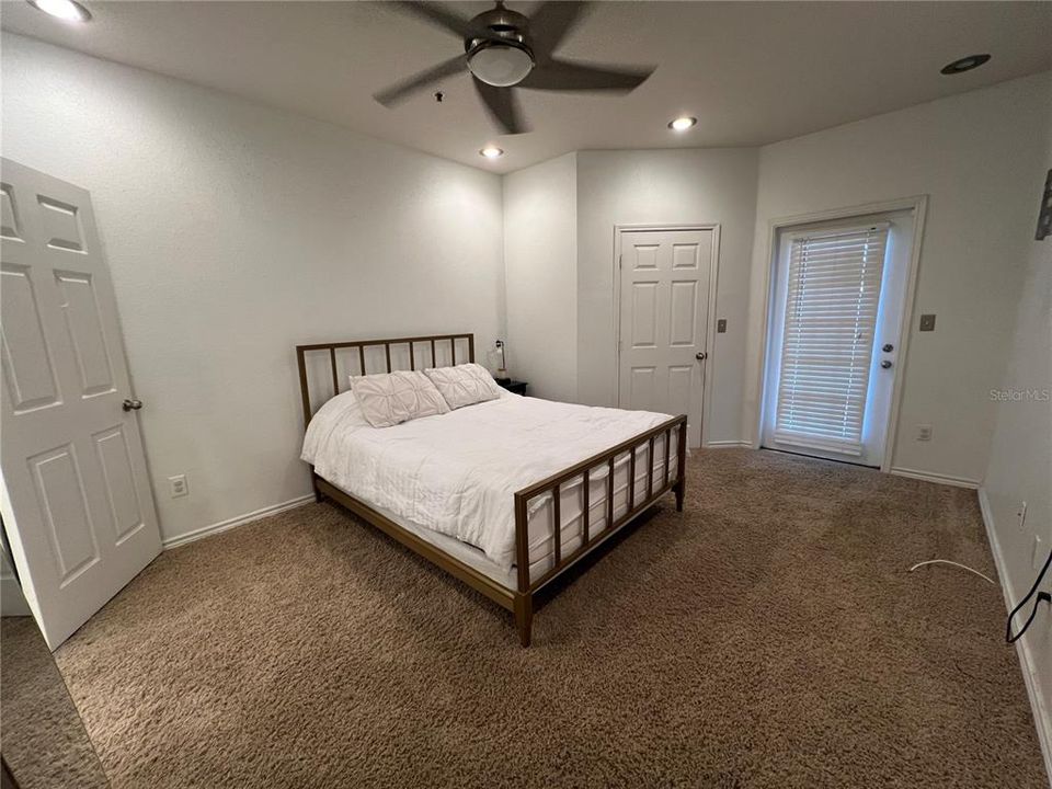 En Venta: $179,900 (1 camas, 1 baños, 890 Pies cuadrados)